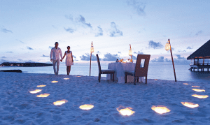 VIP restaurant treatments: a private dinner on the beach at Constance Moofushi