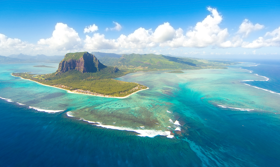 The 'underwater waterfall' of Mauritius 