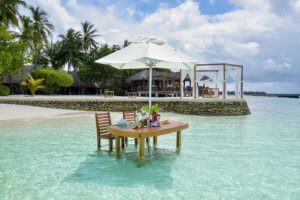 moofushi maldives lagoon lunch